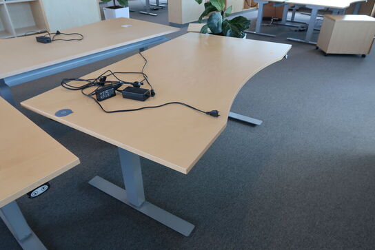 4 stk. el. hæve/sænke skrivebord EFG, reoler, skuffemoduler