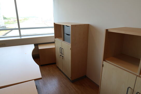 4 stk. el. hæve/sænke skrivebord EFG, skuffemoduler, reoler