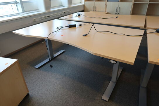 4 stk. el. hæve/sænke skrivebord EFG, reoler, skuffemoduler