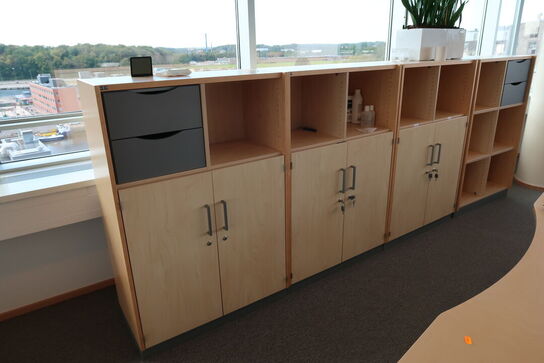 4 stk. el. hæve/sænke skrivebord EFG, reoler, skuffemoduler