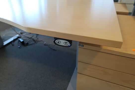 4 stk. el. hæve/sænke skrivebord EFG, reoler, skuffemoduler