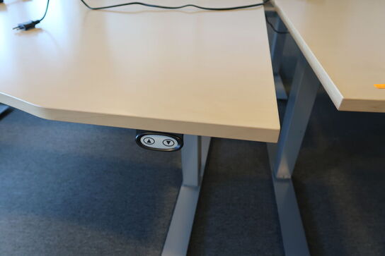 4 stk. el. hæve/sænke skrivebord EFG, reoler, skuffemoduler