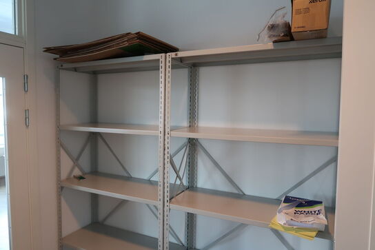 2 stk. lagerreoler samt bord