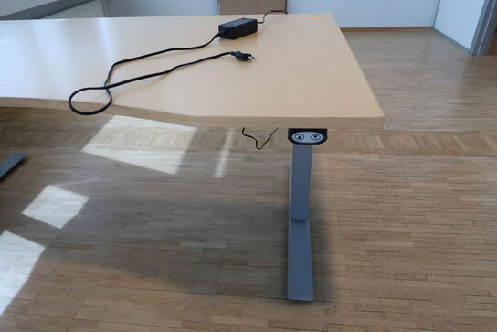 El. hæve/sænke skrivebord EFG, mødebord, reol/skab EFG