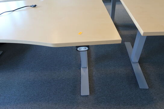 4 stk. el. hæve/sænke skrivebord EFG, reoler, skuffemoduler