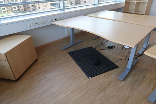 4 stk. el. hæve/sænke skrivebord EFG, skuffemoduler, reoler