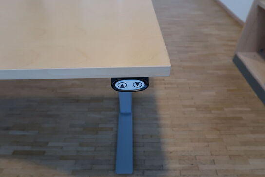 El. hæve/sænke skrivebord EFG, reol samt skuffemodul