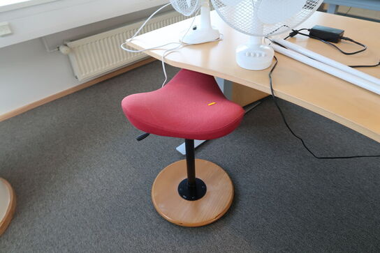 4 stk. el. hæve/sænke skrivebord EFG, reoler, skuffemoduler