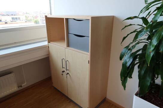 4 stk. el. hæve/sænke skrivebord EFG, reoler, skuffemoduler