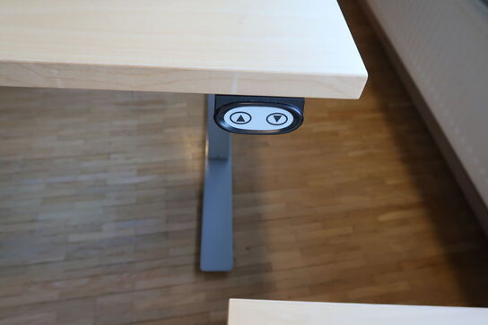 4 stk. el. hæve/sænke skrivebord EFG, skuffemoduler, reoler