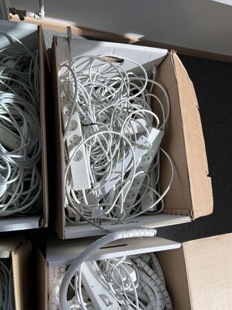 9 ks. kabelskinner m.v.