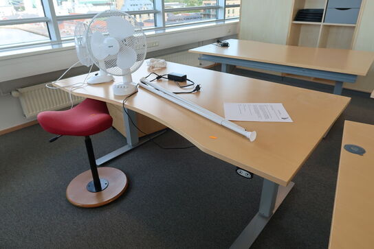 4 stk. el. hæve/sænke skrivebord EFG, reoler, skuffemoduler