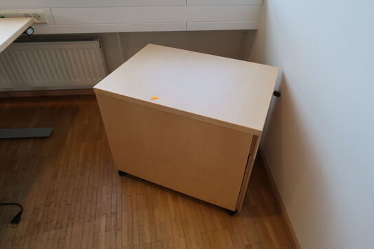 4 stk. el. hæve/sænke skrivebord EFG, skuffemoduler, reoler