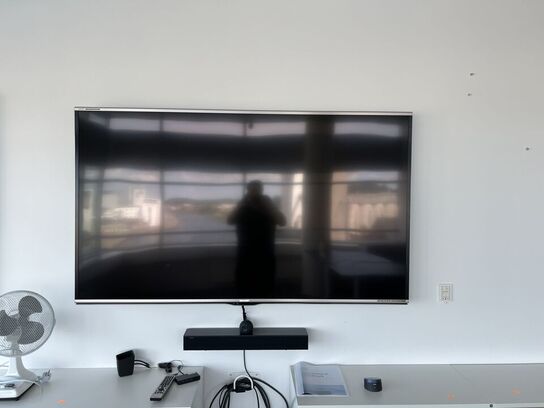 70" SHARP TV m. BRACO & AMX konferencesystemer