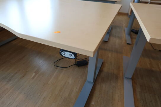 4 stk. el. hæve/sænke skrivebord EFG, reoler, skuffemoduler