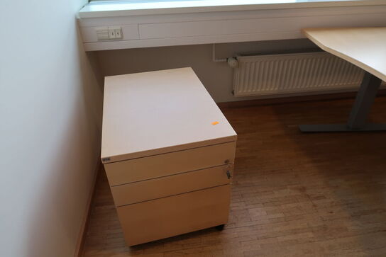 4 stk. el. hæve/sænke skrivebord EFG, reoler, skuffemoduler