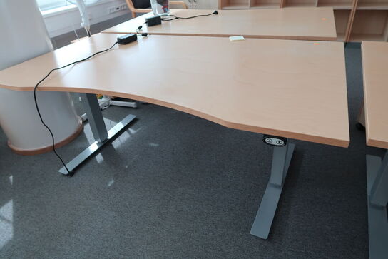 3 stk. el. hæve/sænke skriveborde EFG, reoler/skabe, stole