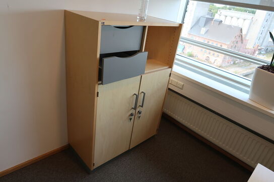 4 stk. el. hæve/sænke skrivebord EFG, reoler, skuffemoduler