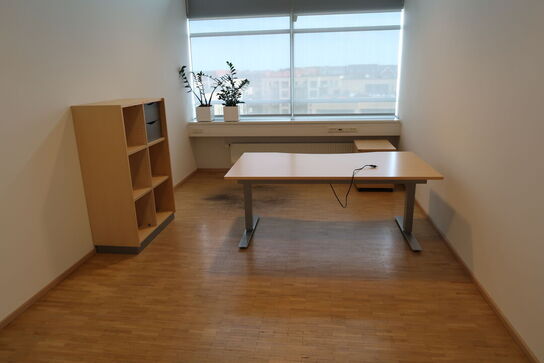 El. hæve/sænke skrivebord EFG, reol samt skuffemodul