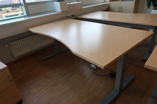 4 stk. el. hæve/sænke skrivebord EFG, reoler, skuffemoduler