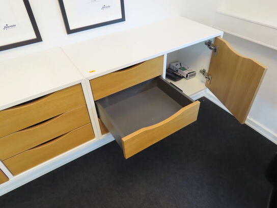 2 stk vægmonterede kontormuduler