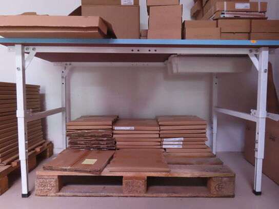 Pakkebord med skuffe og højdejusterbare ben