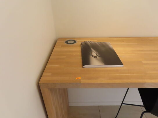 Højbord med 3 stole 300x61 cm. 