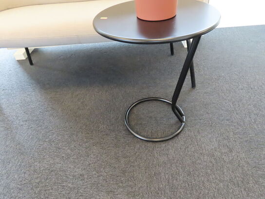 Longesofa og sidebord