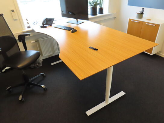 Hæve/sænkebord - 200x110 cm. DENCON