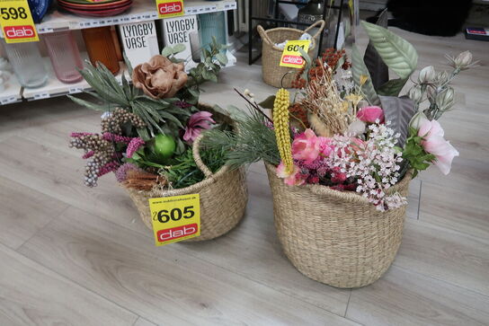 2 kurve med diverse kunstige blomster 