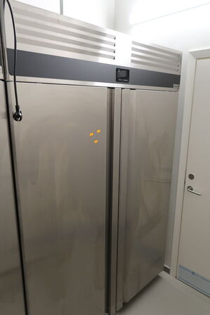 Køleskab GGM GASTRO KSF1400T2-EF