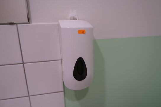 Papirdispenser, sæbedispenser samt skraldespand