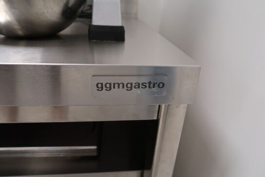 Rustfri opbevaringsbord GGM GASTRO med indhold (uden maskiner)