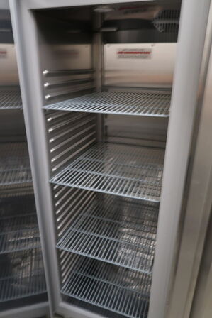 Køleskab GGM GASTRO KSF1400T2-EF