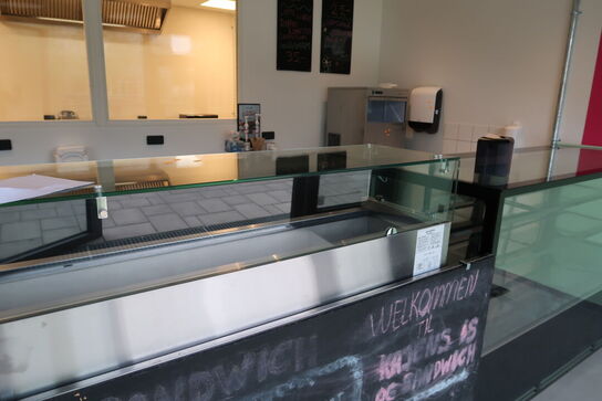 Kølevitrine GGM GASTRO AGG204ND