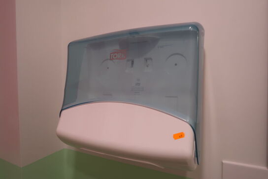 Papirdispenser, sæbedispenser samt skraldespand