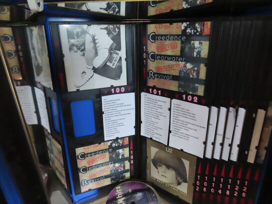 Jukebox med CD'er (Se beskrivelse)