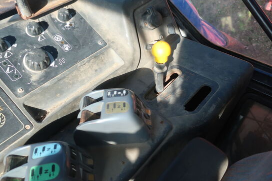 Traktor NEW HOLLAND TM190