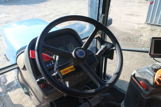 Traktor NEW HOLLAND TM190