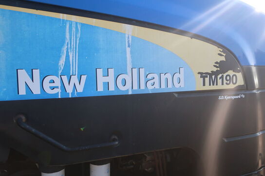 Traktor NEW HOLLAND TM190