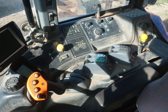 Traktor NEW HOLLAND TM190