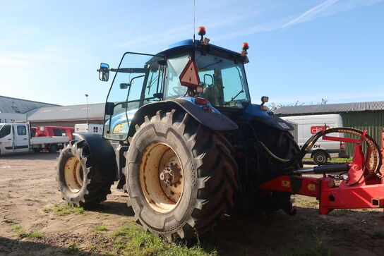Traktor NEW HOLLAND TM190