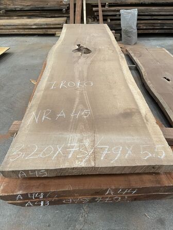 Træplanke i IROKO (afr. teak) 3,20x0,73/0,79m - 5,5 cm tyk