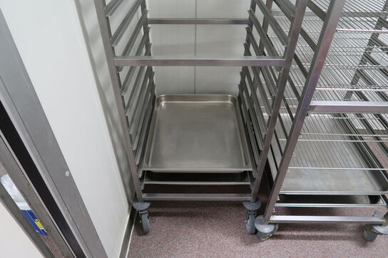 Stikvogn med indhold