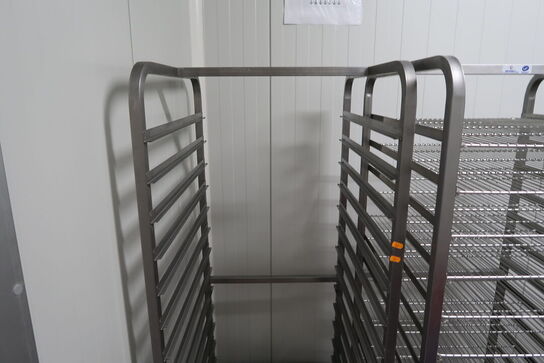 Stikvogn med indhold