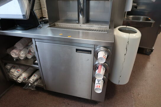 Rustfri stålbord med indhold og sodavandsdispenser (elektronik medfølger ikke)