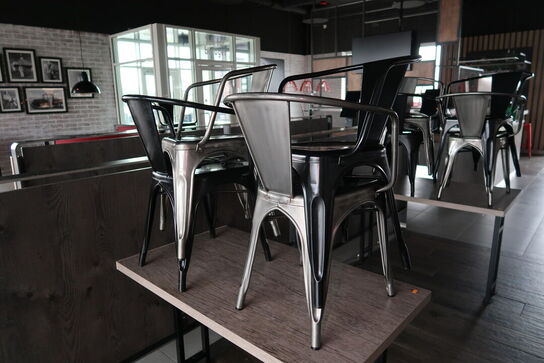 2 stk. borde med 8 stk. stole