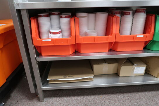 Rustfri stålbord med indhold (maskiner medfølger ikke)