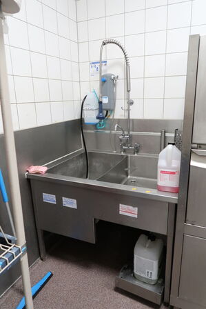 Rustfri stålvaske med armatur