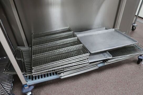 Fødevarereol METRO MAX med indhold